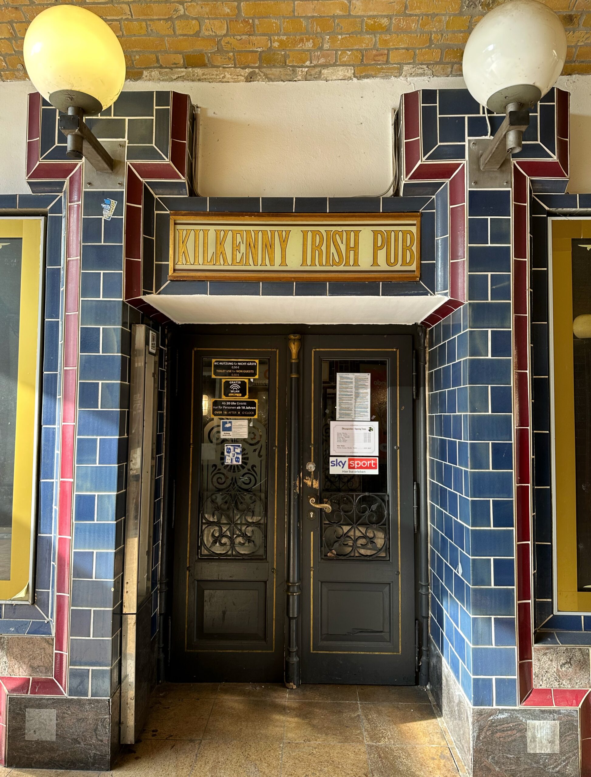 Irish Pub Berlin-Mitte Kilkenny Eingang