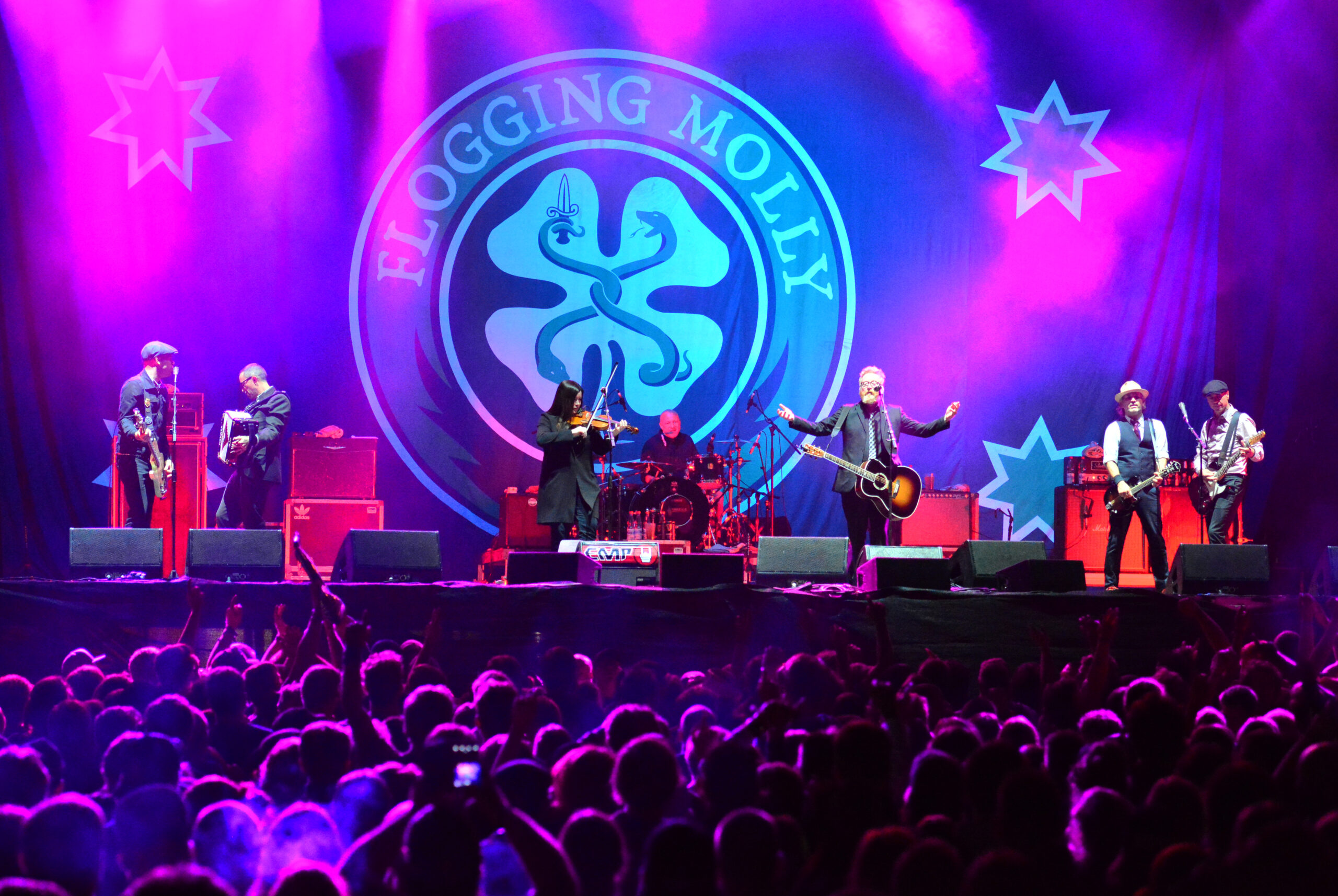 'Flogging Molly* beim Reload Festival 2015 Bild: CC-BY-SA F. Schwichtenberg / Wikipedia