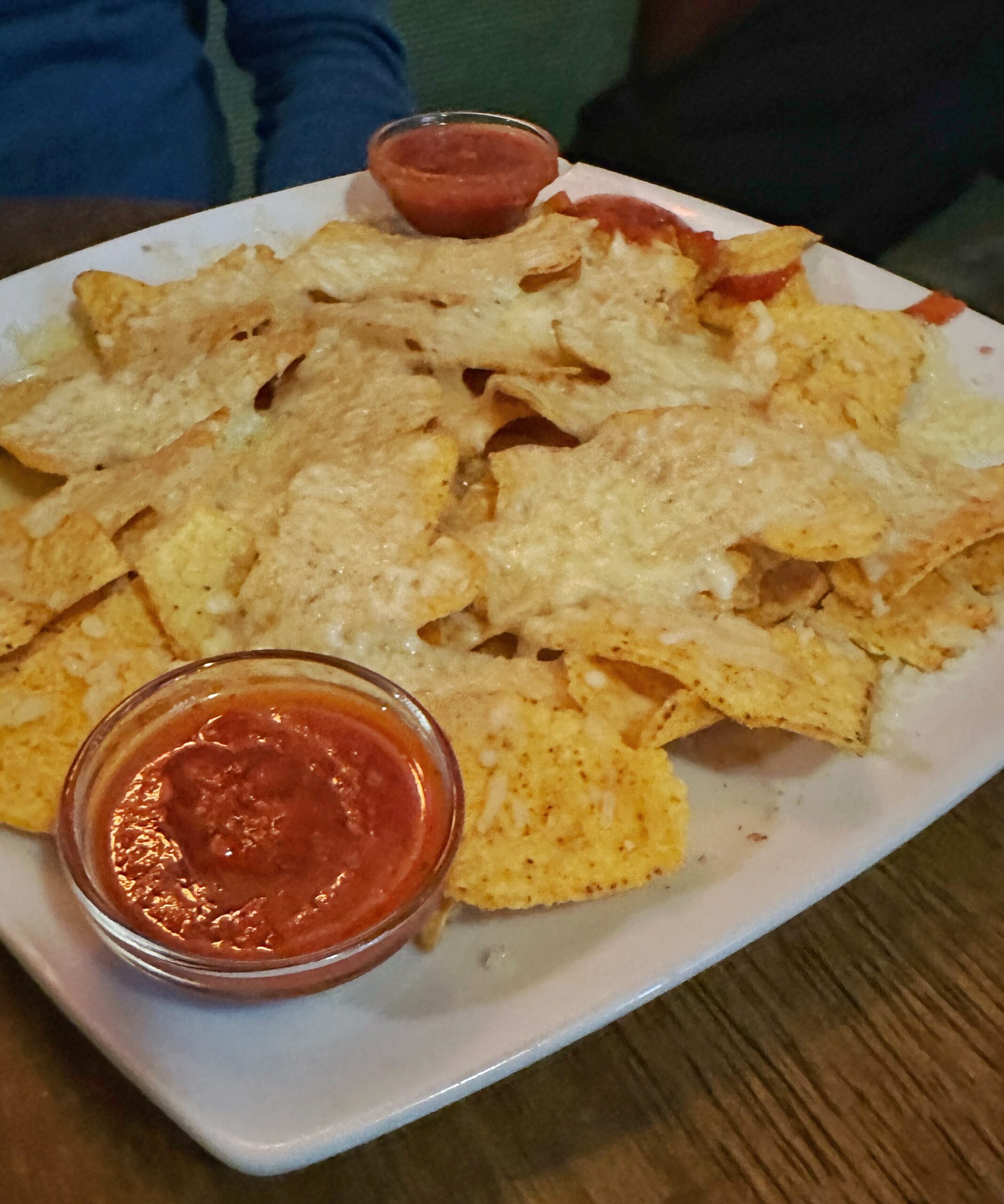 Nachos mit Käse überbacken im Murphy's Irish Pub Berlin Checkpoint Charlie