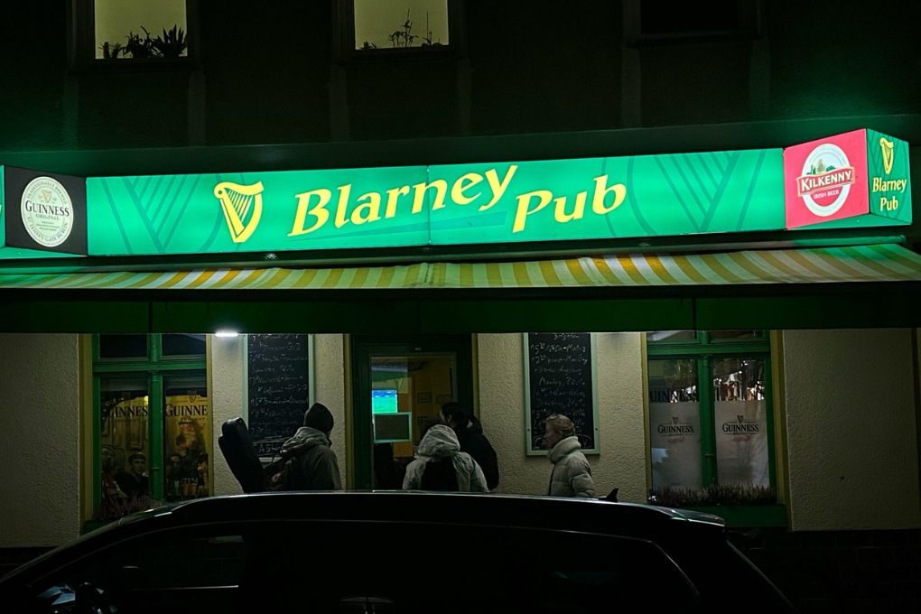 Außenansicht des Blarney Irish Pub in Berlin Kreuzberg
