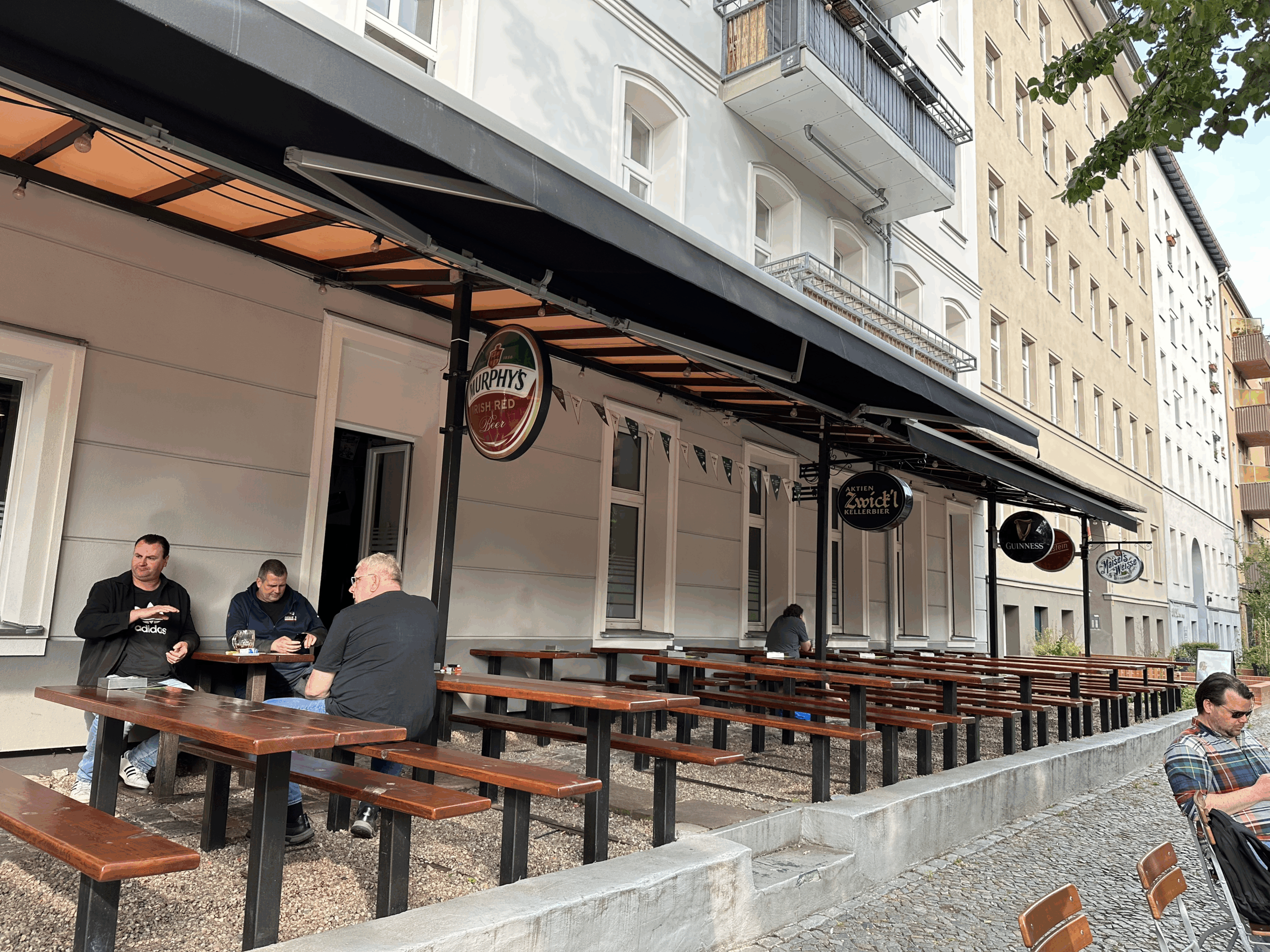 Tipperary Irish-Pub Berlin Wedding Terrasse