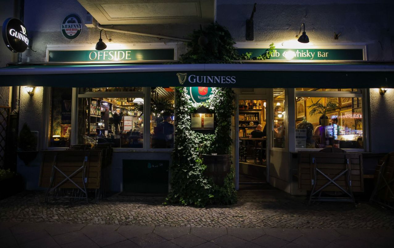 Offside Wedding - Pub & Whisky Bar